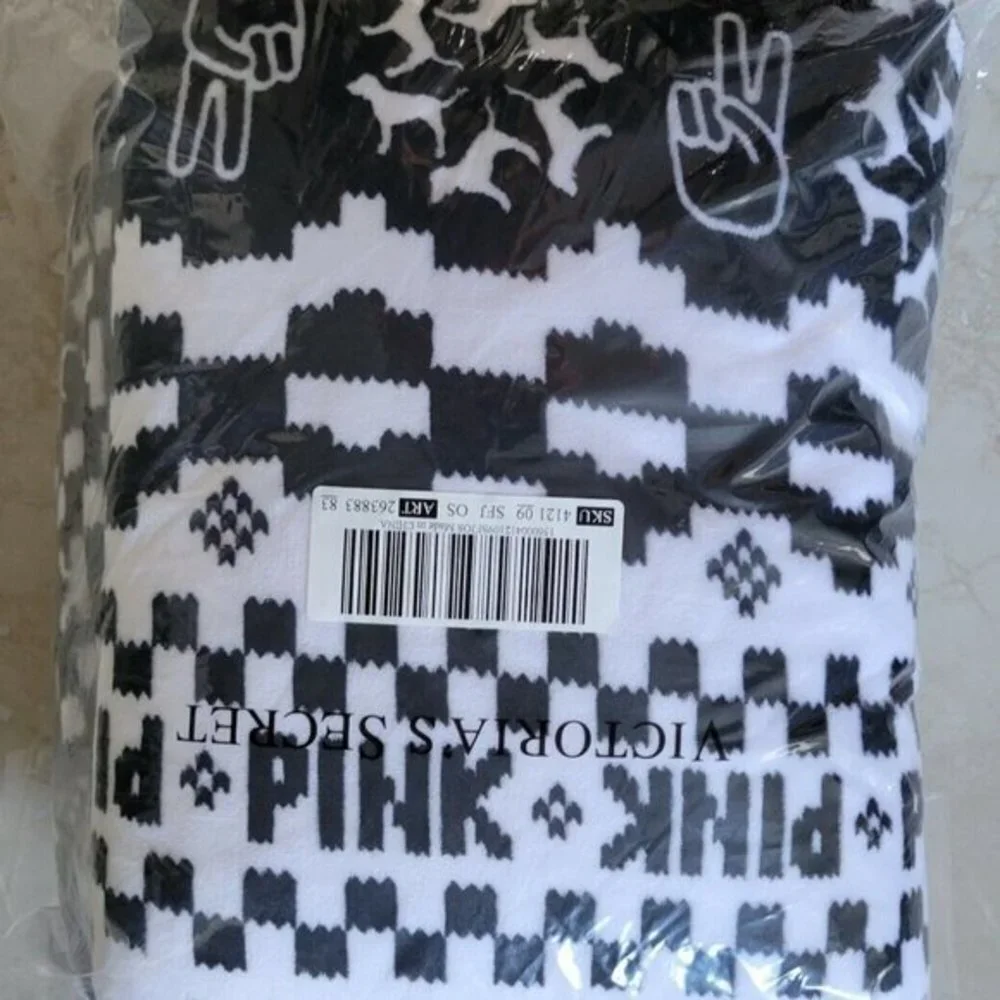 Victoria's Secret Valentines Pink Black/White Sherpa Blanket Throw Peace Soft